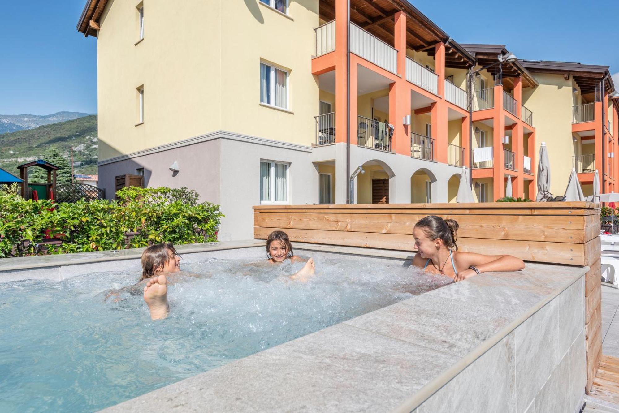 Residence Maroadi Torbole Sul Garda ภายนอก รูปภาพ